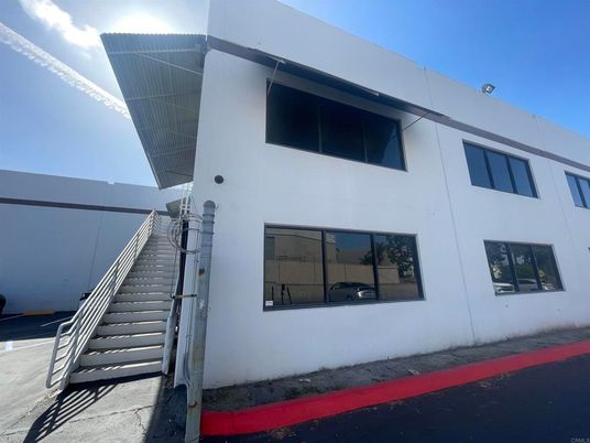 Exterior, Facade, Modern