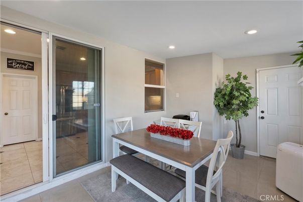 Dining room, Interior, Recessed Lighting