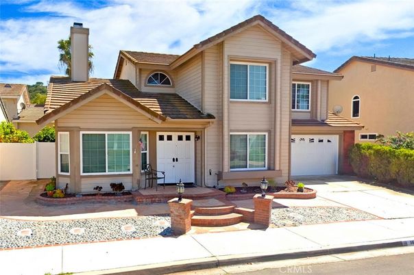 Attached, Exterior, Facade, Mediterranean