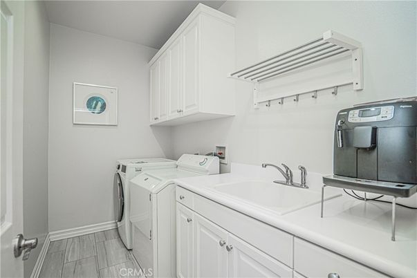 Interior, Washer, Wood Texture Flooring