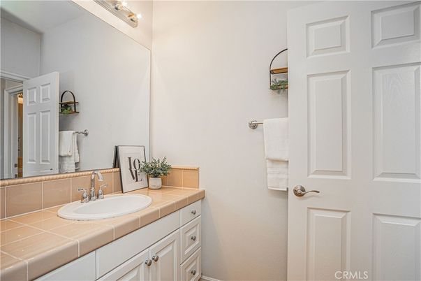 Bathroom, Interior, Tile Countertops