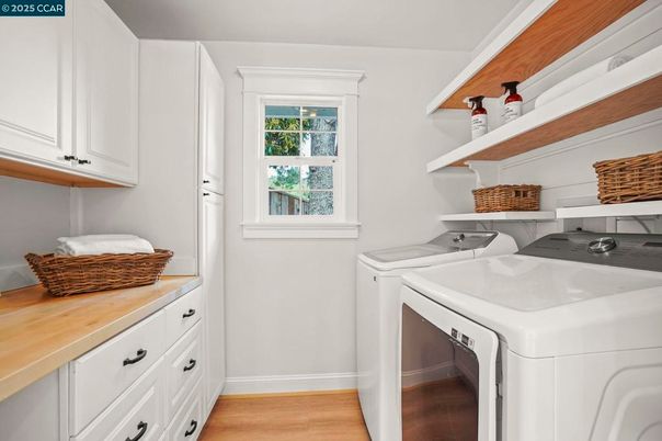 Interior, Washer, Wood Texture Flooring
