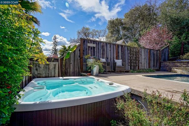 Exterior, Hot Tub