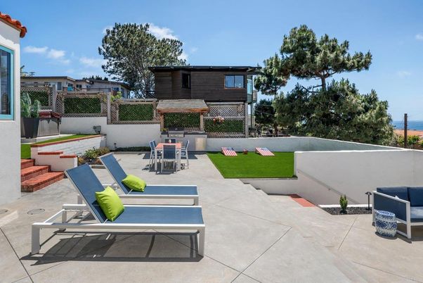 Exterior, Pool, Water