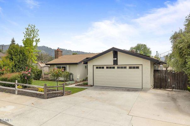 Attached, Exterior, Facade, Ranch