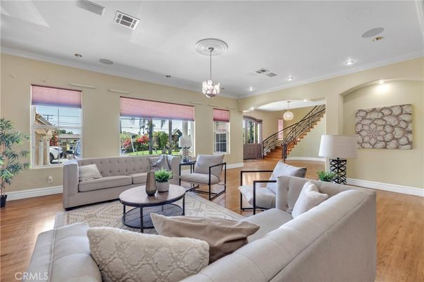 Interior, Living room, Pendant Lights, Recessed Lighting, Wood Texture Flooring
