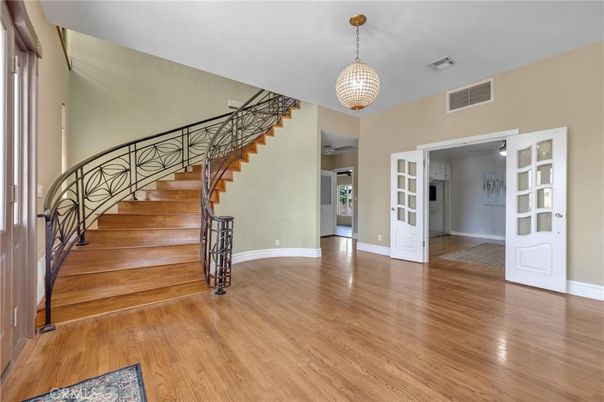 Empty room, Interior, Pendant Lights, Wood Texture Flooring