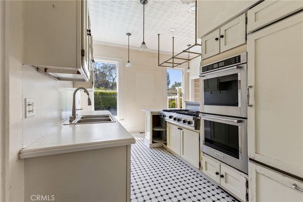 Interior, Kitchen, Pendant Lights, Stainless Steel Appliances