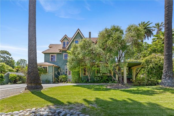 Backyard, Exterior, Facade, Queen Anne Victorian