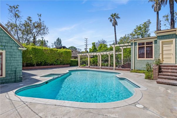 Exterior, Pool