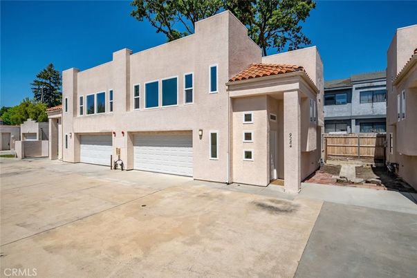 Attached, Exterior, Facade, Spanish Mediterranean