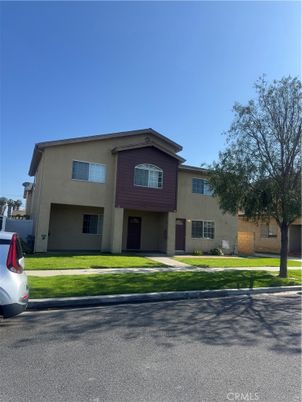 Exterior, Facade, Modern