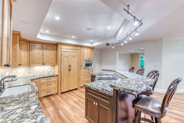 Dining room, Interior, Kitchen, Recessed Lighting, Wood Texture Flooring