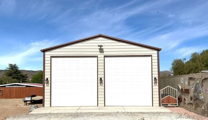 Detached Garage, Exterior