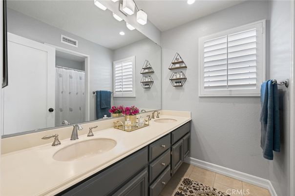 Bathroom, Dual Sink Vanities, Interior, Recessed Lighting