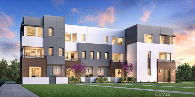 Backyard, Exterior, Facade, Modern