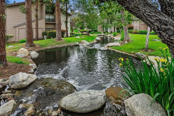 Exterior, Lake