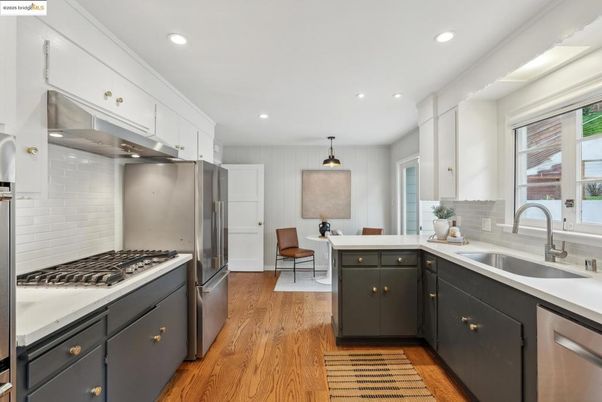 Dining room, Interior, Kitchen, Pendant Lights, Recessed Lighting, Stainless Steel Appliances, Wood Texture Flooring