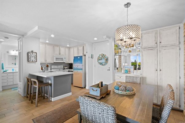 Chandelier, Dining room, Interior, Kitchen, Pendant Lights, Recessed Lighting, Wood Texture Flooring