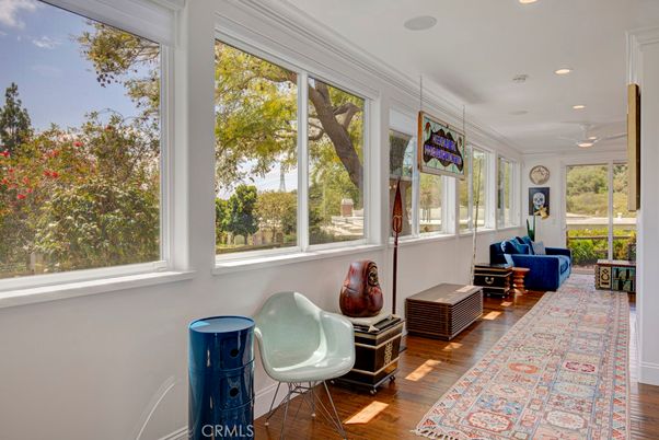 Interior, Recessed Lighting, Sun Room, Wood Texture Flooring