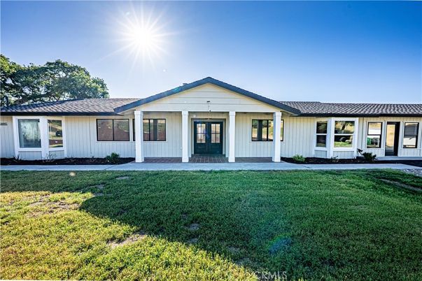 Backyard, Exterior, Facade, Ranch