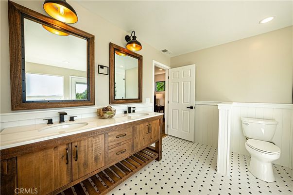 Bathroom, Dual Sink Vanities, Interior, Recessed Lighting