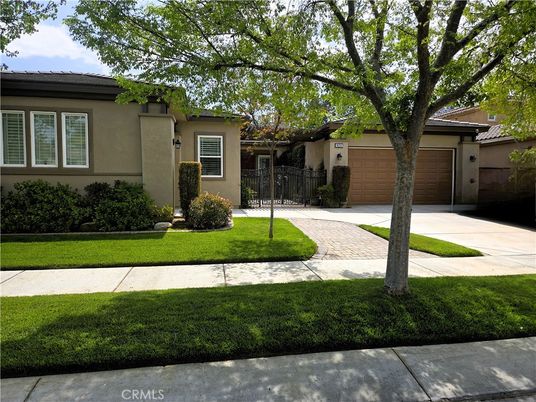 Attached, Exterior, Facade, Ranch