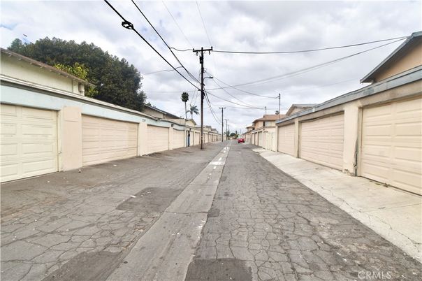 Detached Garage, Exterior