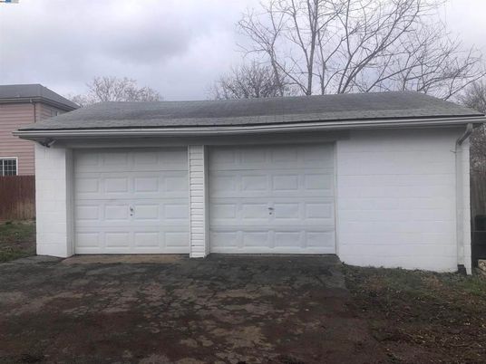 Detached Garage, Exterior