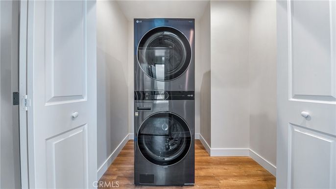 Interior, Utility Closets, Washer, Wood Texture Flooring