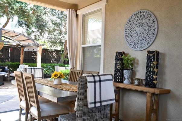 Dining room, Exterior