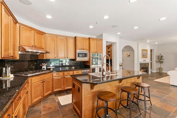 Fireplace, Interior, Kitchen, Recessed Lighting