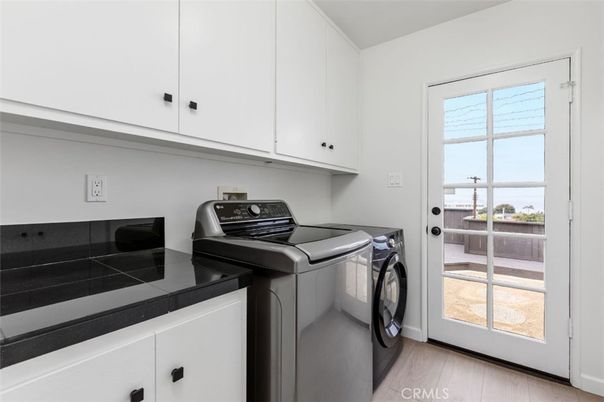 Interior, Washer, Wood Texture Flooring