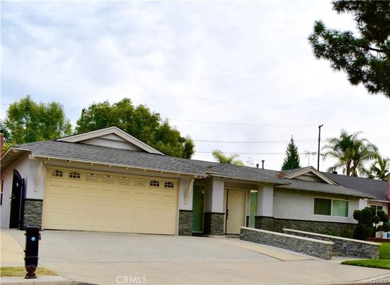 Attached, Exterior, Facade, Ranch