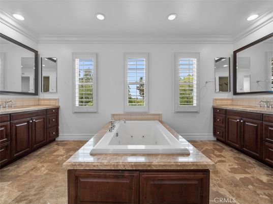 Bathroom, Dual Sink Vanities, Interior, Recessed Lighting