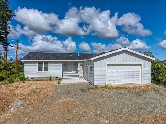 Attached, Exterior, Facade, Ranch