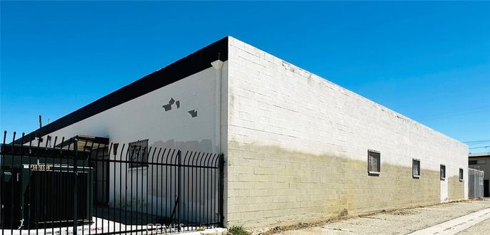 Exterior, Facade, Modern