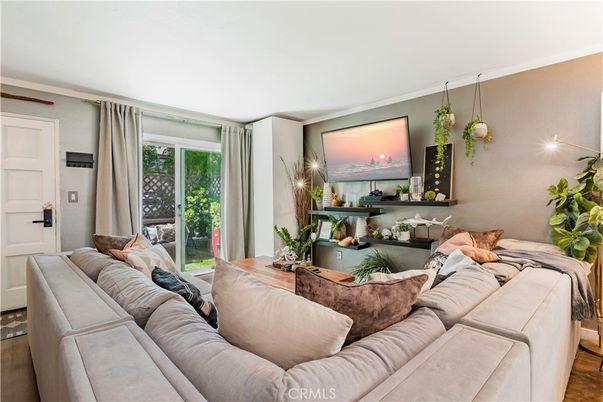 Interior, Living room, Pendant Lights, Wood Texture Flooring