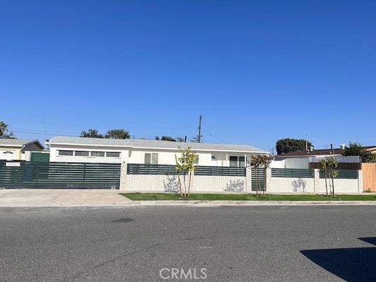 Attached, Exterior, Facade, Ranch