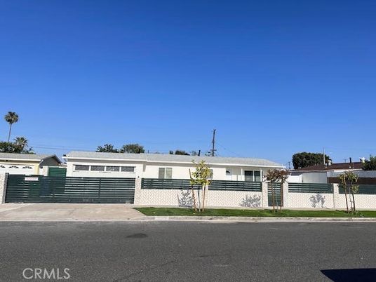 Attached, Exterior, Facade, Ranch