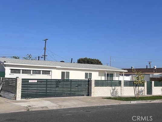 Attached, Exterior, Facade, Ranch