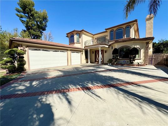 Attached, Exterior, Facade, Mediterranean