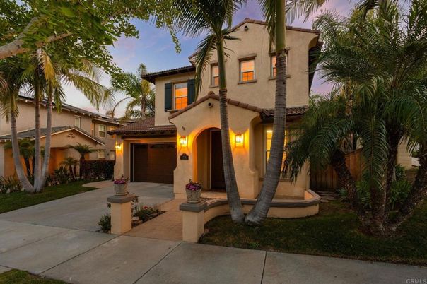 Attached, Exterior, Facade, Mediterranean