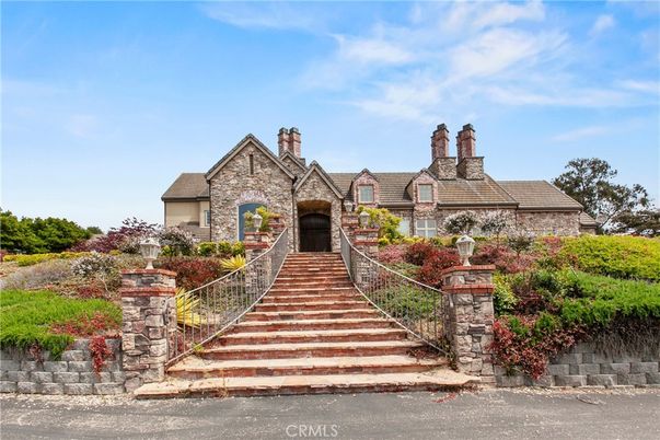 Exterior, Facade, Tudor Revival