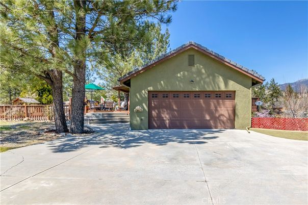 Detached Garage, Exterior