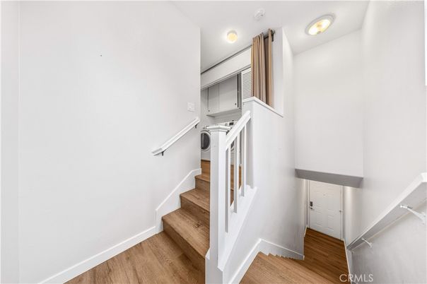 Interior, Washer, Wood Texture Flooring