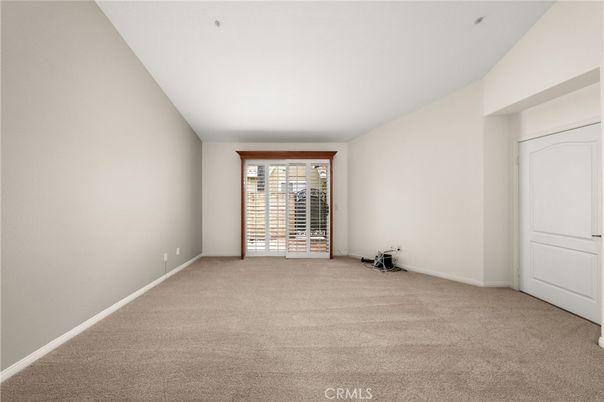 Empty room, Interior