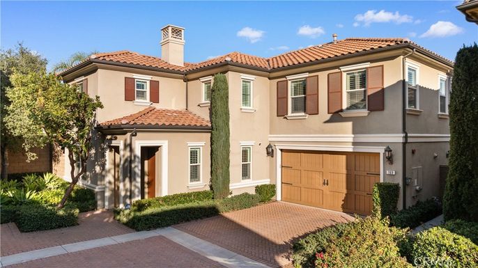 Attached, Exterior, Facade, Mediterranean
