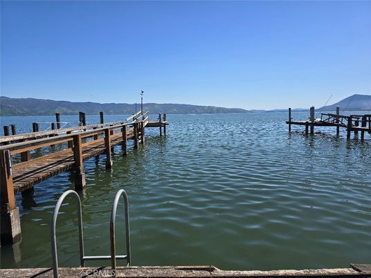 Exterior, Lake