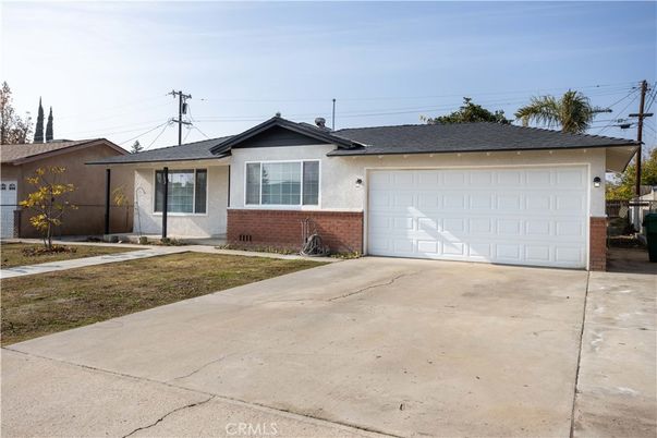 Attached, Exterior, Facade, Ranch